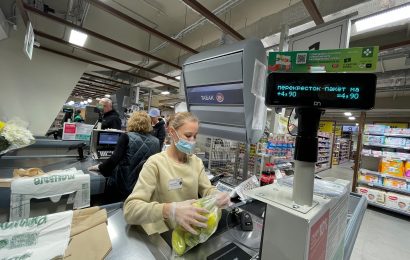 В магазинах России вводят новую систему, которая не позволяет продавать просрочку