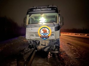 Легковой автомобиль залетел под фуру.