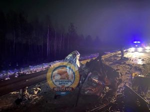 Легковой автомобиль залетел под фуру.