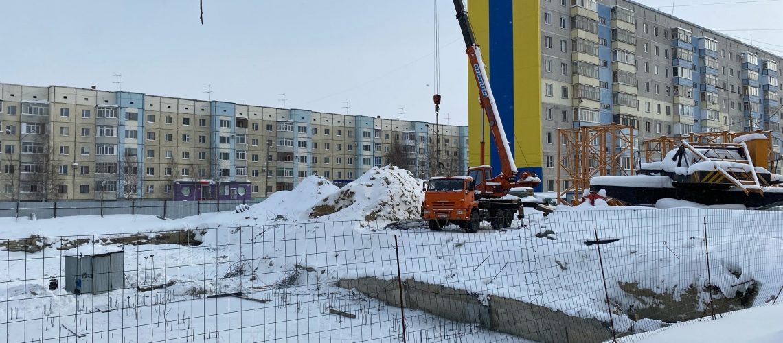 Депутат Думы Югры, руководитель фракции КПРФ Алексей Савинцев встретился с жителями дома № 54 в микрорайоне 16А города Нефтеюганска.