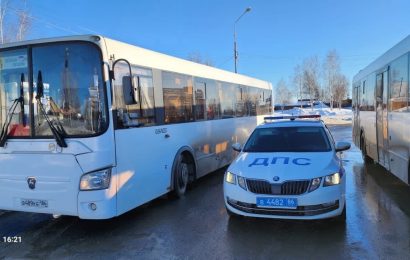 Автоинспекторы продолжают проверять автобусы