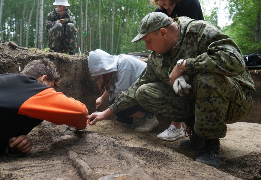Останками древнего югорчанина, найденного рядом с Салымом, займутся новосибирские и тюменские ученые