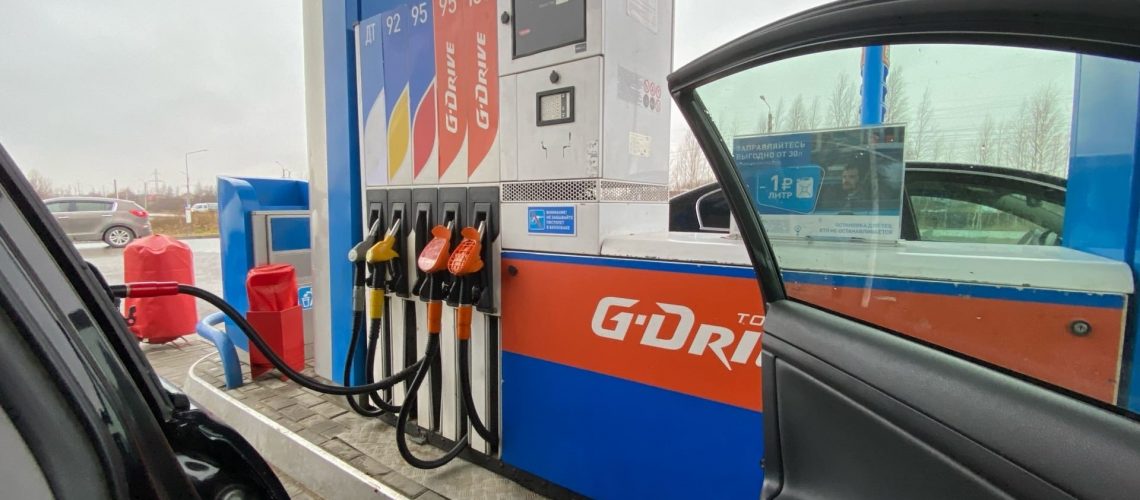 Росстат сообщил о снижении цен на бензин в ХМАО