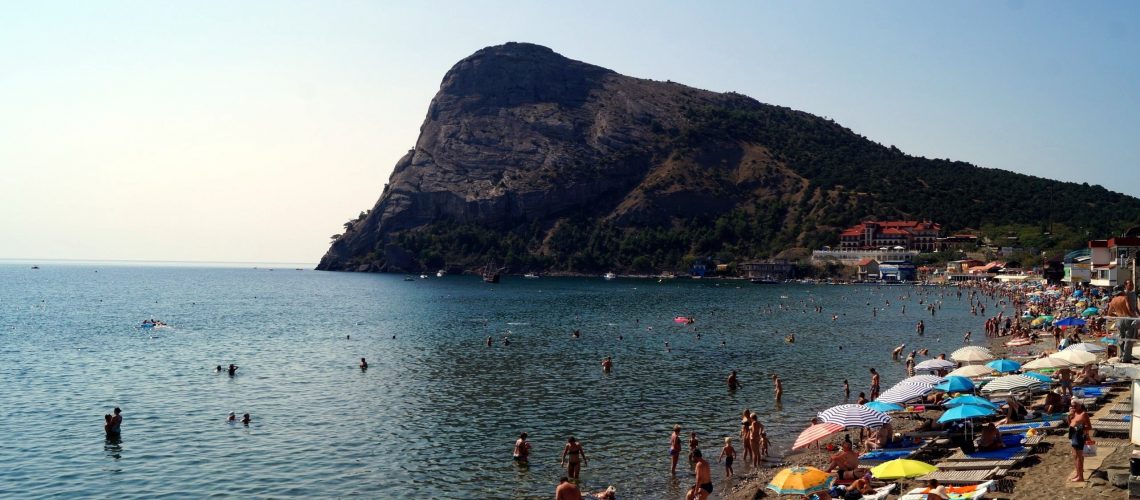 Власти ХМАО организуют для детей из ДНР летний отдых на черноморском побережье