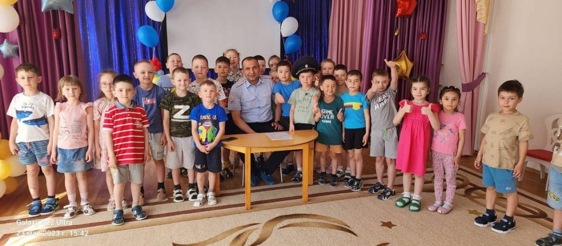 В рамках профилактической акции "Внимание дети!" сотрудники Госавтоинспекция Нефтеюганска продолжают посещать образовательные организации города.