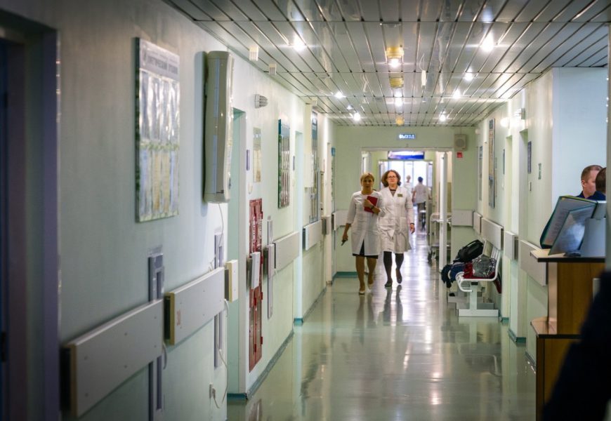 Югорские врачи и фельдшеры получат единовременные выплаты от 500 тысяч до 2 млн рублей