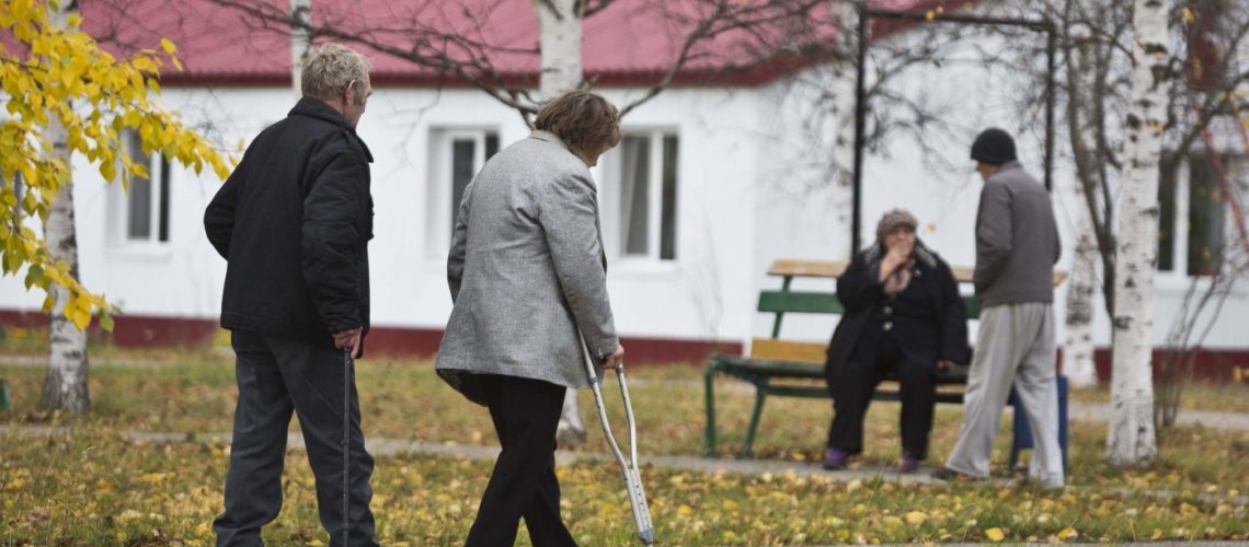 Правительство Югры утвердило модель долговременного ухода за пожилыми людьми и инвалидами
