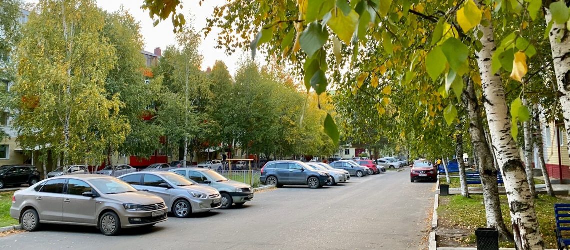 В Госдуме назвали предполагаемый штраф за долгую стоянку такси во дворах