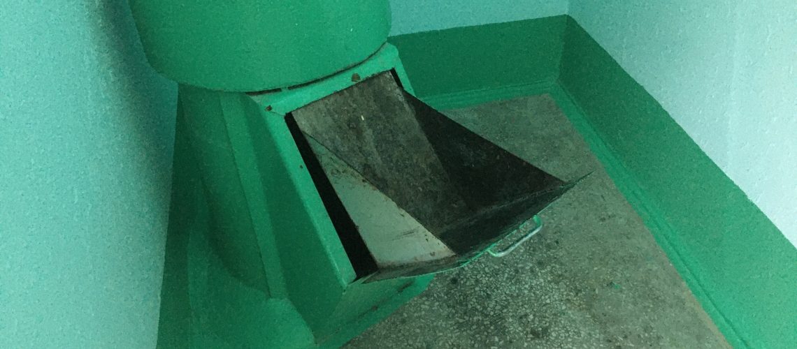 В ХМАО у домов с мусоропроводами появятся специальные мусорные контейнеры