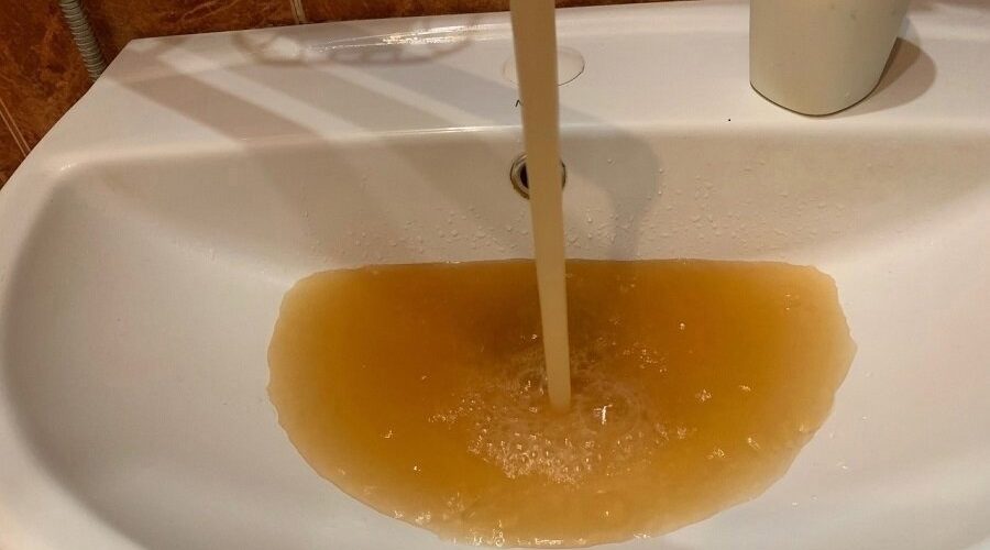 В Нефтеюганске жалуются на грязную воду