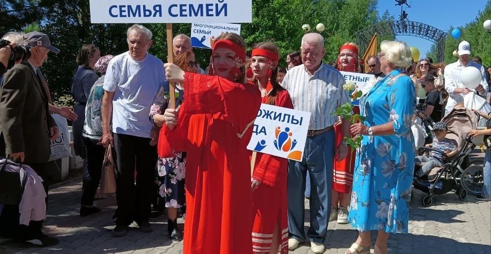 День семьи, любви и верности отметили сегодня в Нефтеюганске.