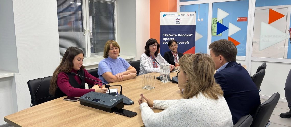 В Нефтеюганске продолжаются дни приема граждан. Очередная встреча прошла в Центре занятости населения по вопросам защиты прав трудящихся.
