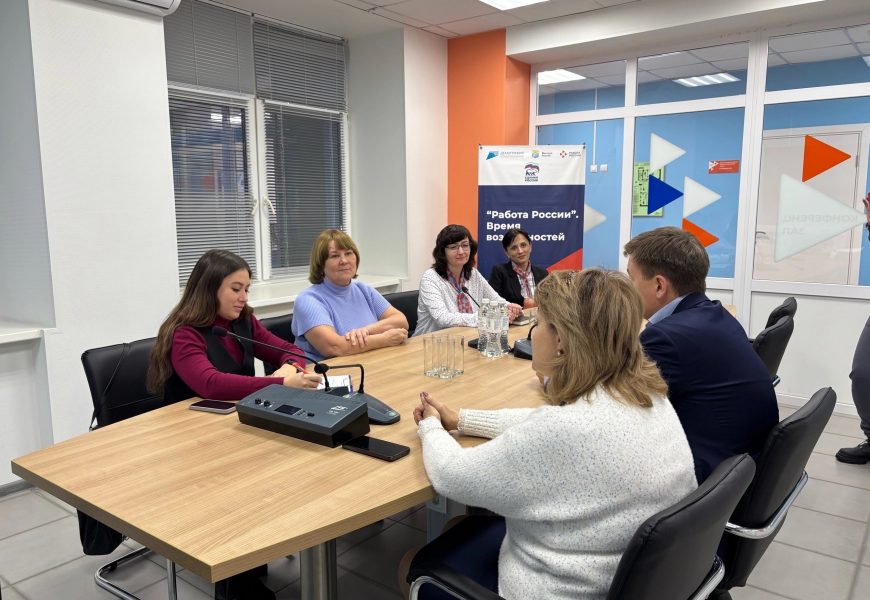 В Нефтеюганске продолжаются дни приема граждан. Очередная встреча прошла в Центре занятости населения по вопросам защиты прав трудящихся.