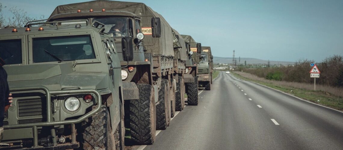 Югорский военнослужащий вернулся домой в рамках последнего обмена между сторонами конфликта. Это уже пятый обмен между Россией и Украиной с начала 2025 года.