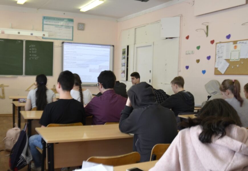 В Госдуму внесли проект о платном обучении иностранцев в старших классах