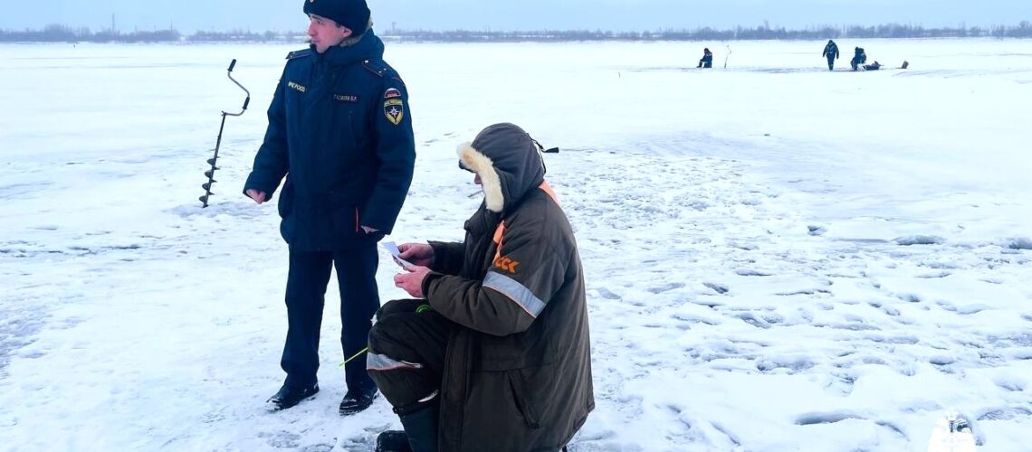 В Нефтеюганске рыбакам напомнили об опасности тонкого льда