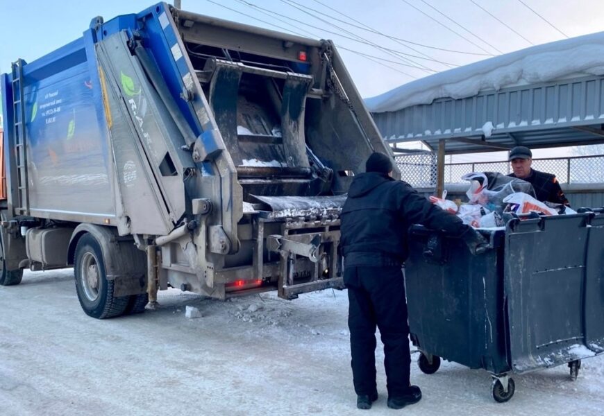 Во время сильных морозов в Югре могут случаться перебои с вывозом мусора — техника не справляется