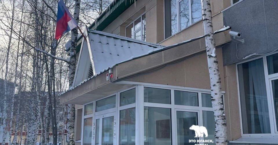 Нефтеюганская межрайонная прокуратура поддержала государственное обвинение по уголовному делу в отношении сбытчика наркотических средств из г. Нефтеюганска.