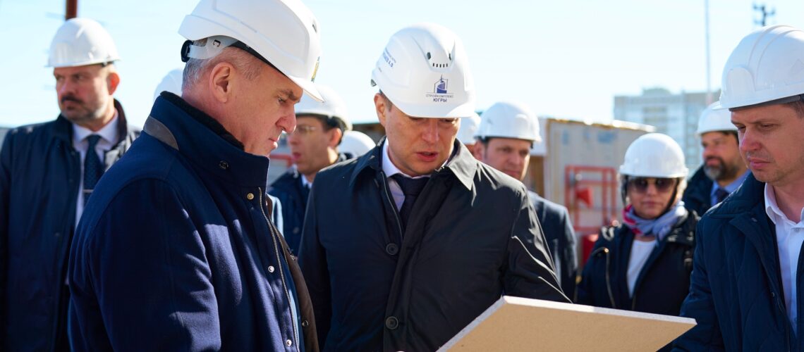 Губернатор Югры проверил темпы строительства объектов в Нефтеюганске