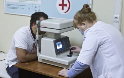Мигрантов и иностранцев, которые приехали в РФ более чем на 90 дней, заставят пройти медосмотр