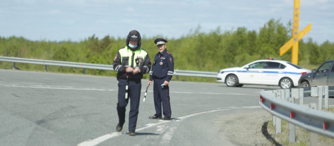 Госавтоинспекторы Югры усиливают контроль на загородных трассах