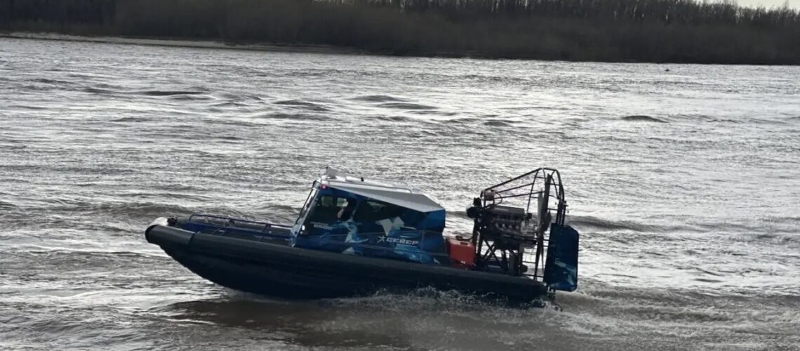 Водномоторный парад теплоходов и маломерных судов вдоль городской набережной