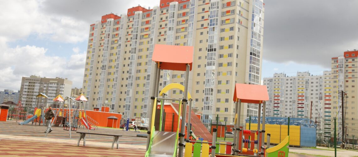 Госдума разрешила семьям с двумя и более детьми брать ипотечные каникулы