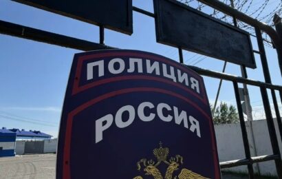 В Нефтеюганске арестовали мужчину, который натравливал на полицейских собаку В Нефтеюганске арестовали мужчину, который натравливал на полицейских собаку