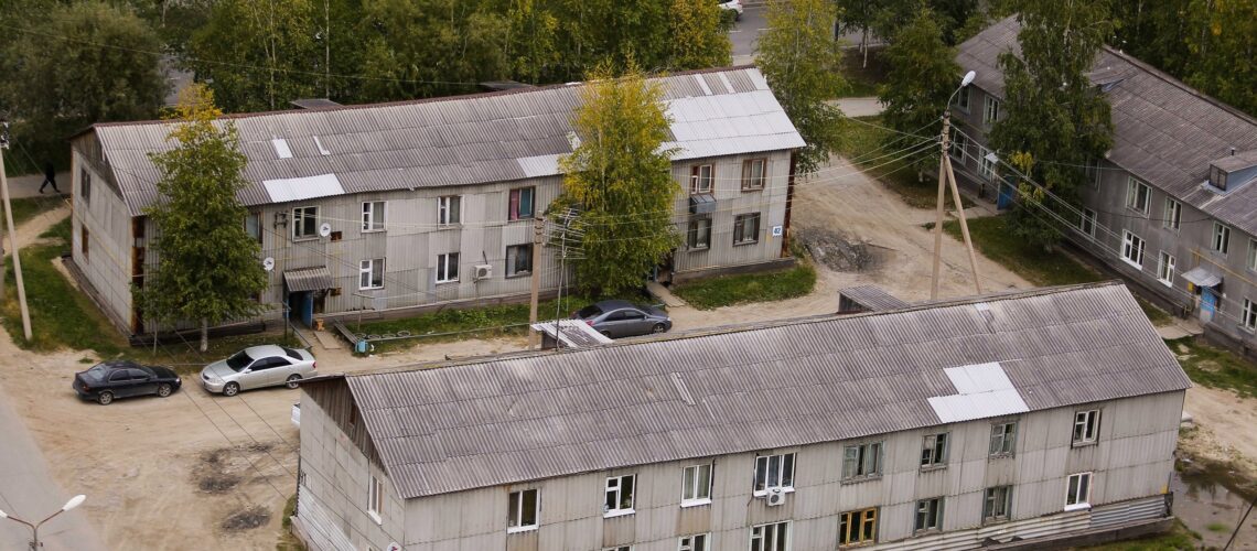 В Югре перераспределят бюджет между муниципалитетами для эффективного выполнения программы по сокращению аварийного жилья