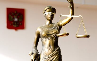 Жительница Нефтеюганска получила условный срок за фиктивную регистрацию 11 иностранцев
