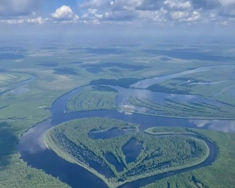Удивительным фото Югры с высоты птичьего полета поделился фельдшер Центра медицины катастроф